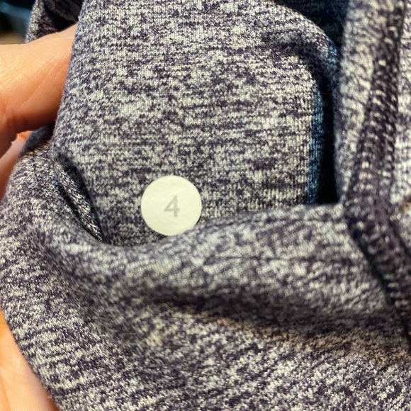 Lululemon Leggings - Size 4 - Picture 5 of 5